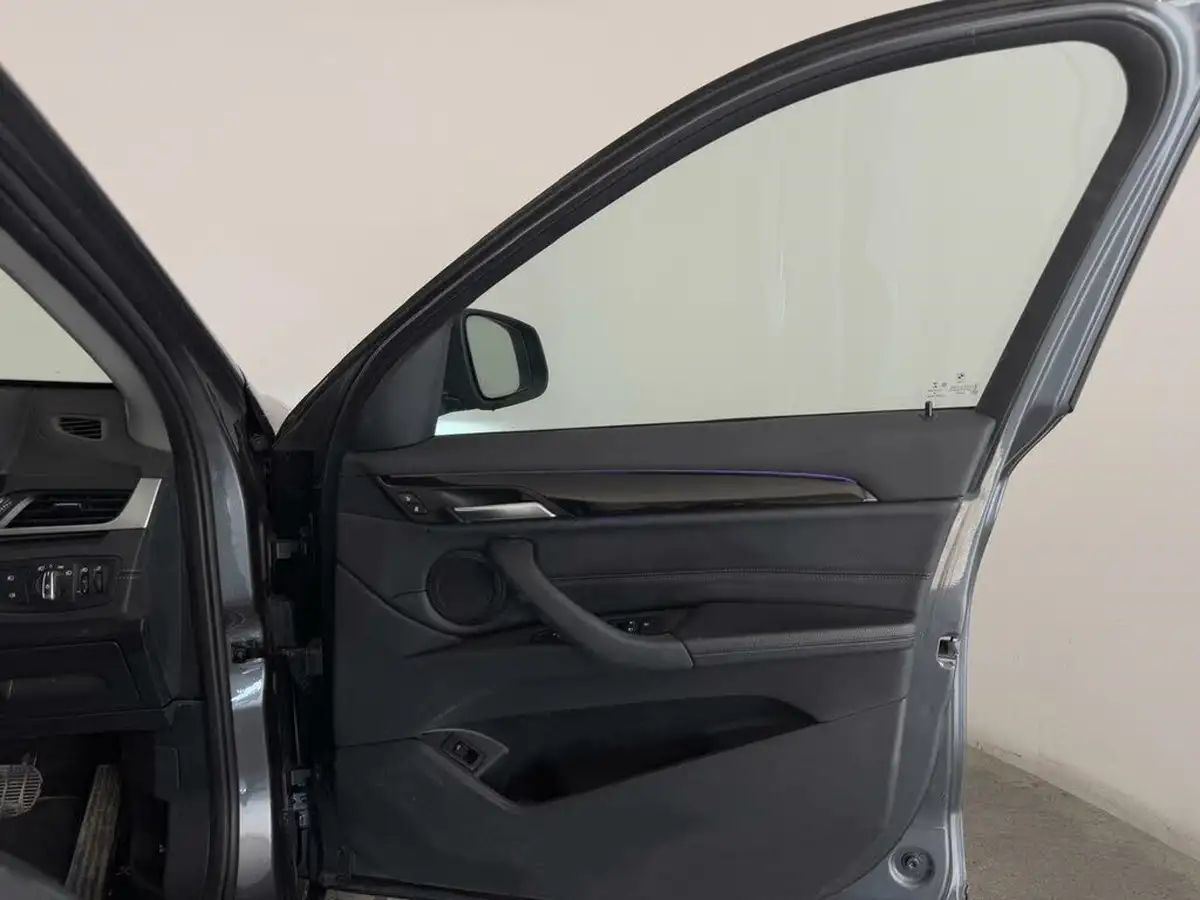 2019-bmw-x1-20-sdrive-20i-xline-sdrive-20i-big-15