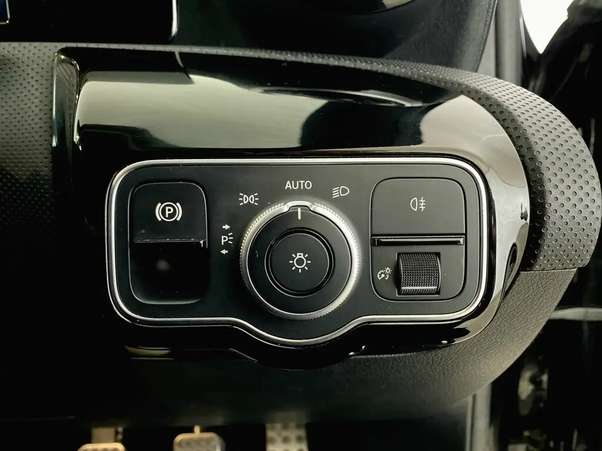 2019-mercedes-benz-a-class-13-a200-amg-line-hatchback-5d-big-31