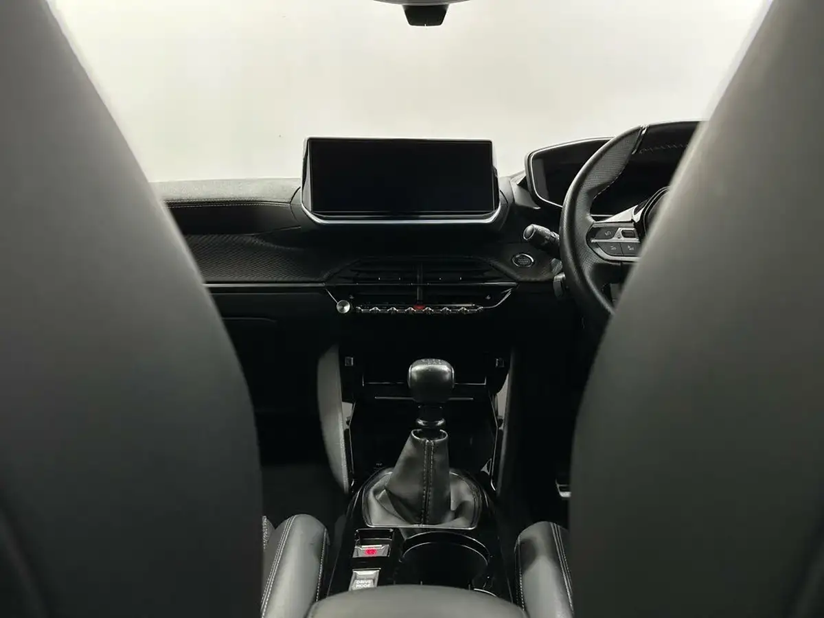 2020-peugeot-2008-suv-12-puretech-gt-line-big-17
