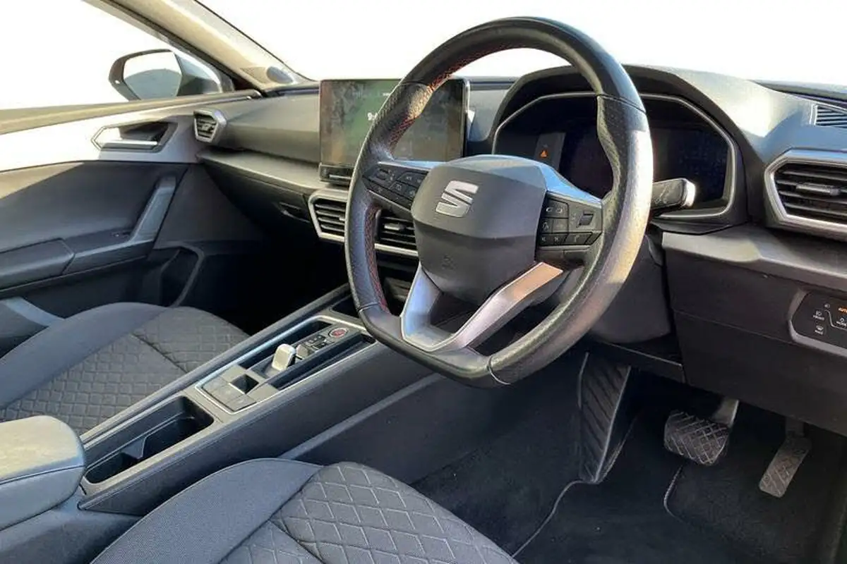 2020-seat-leon-15-etsi-fr-first-edition-hatchback-big-8