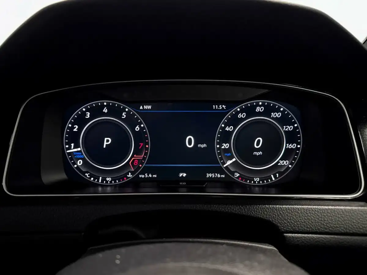 2018-volkswagen-golf-20-tsi-r-hatchback-5d-dsg-big-28