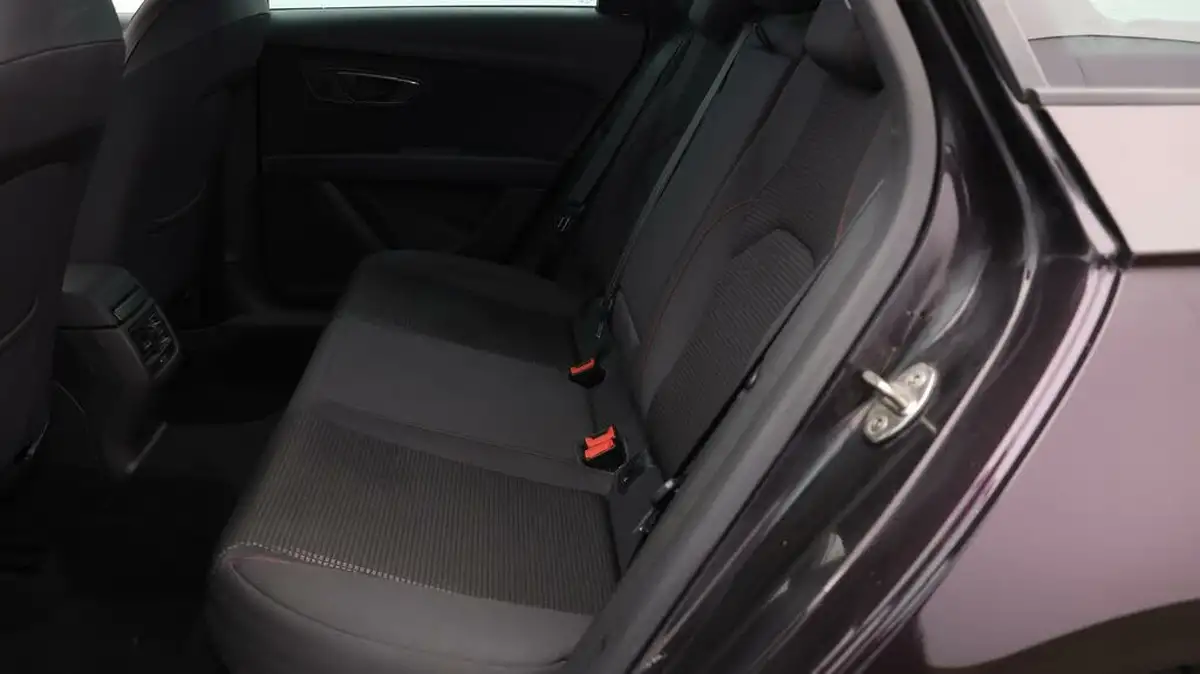 2019-seat-leon-20-tsi-fr-estate-big-15