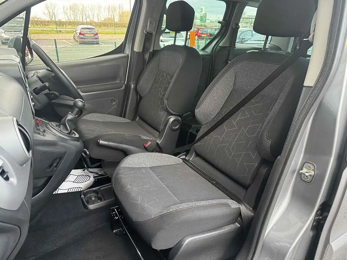 2018-peugeot-partner-big-27