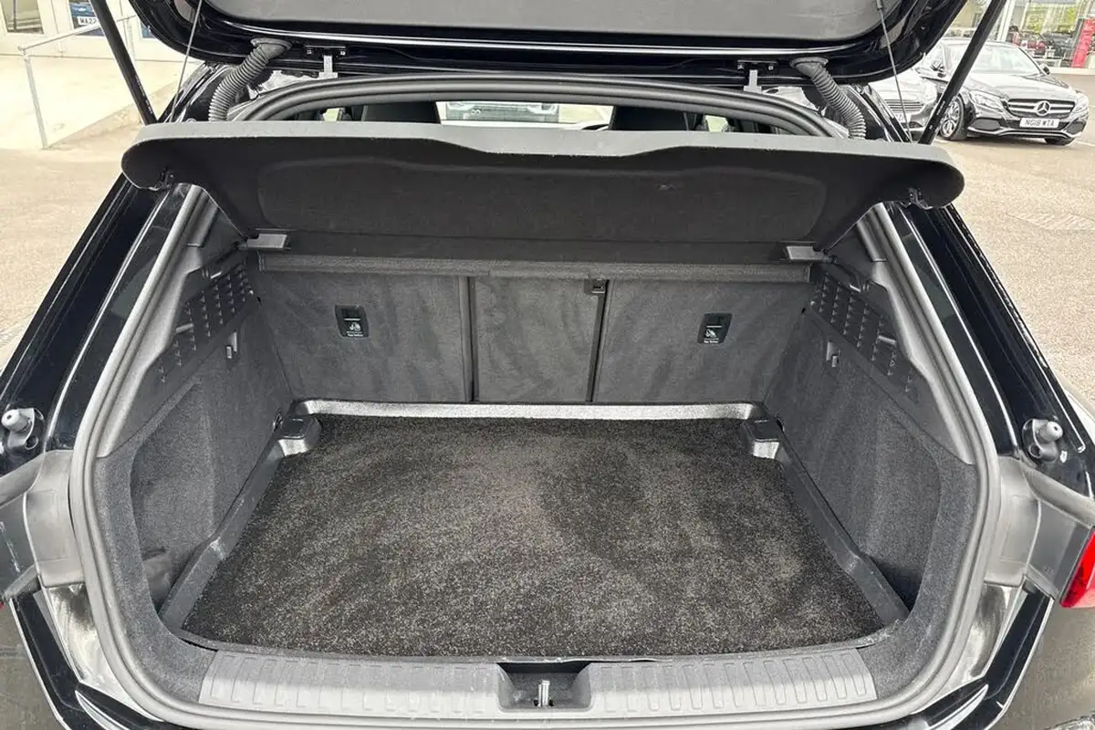 2022-audi-a3-14-40-tfsi-e-s-line-big-6