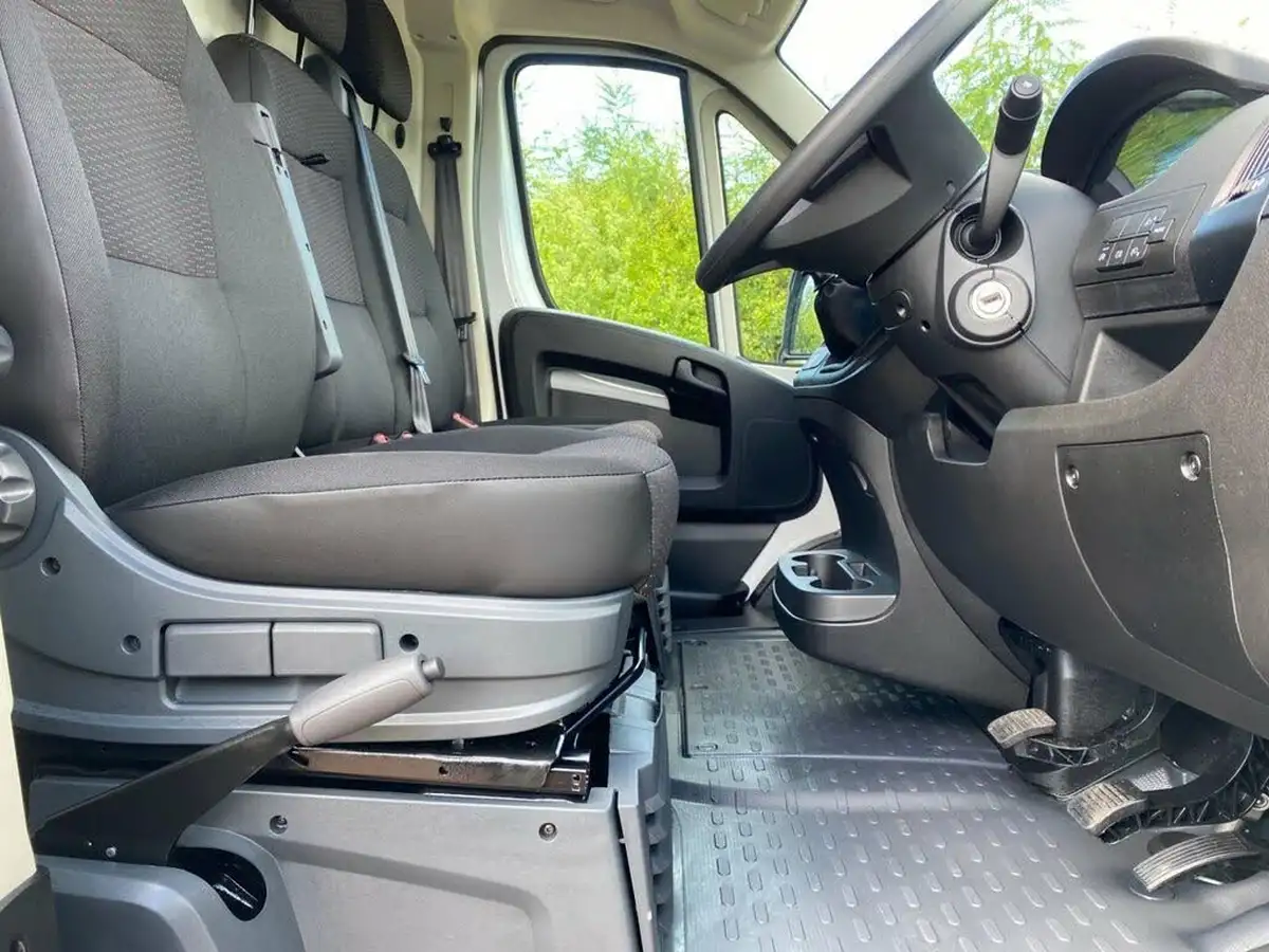 2024-peugeot-boxer-22-bluehdi-professional-premium-335-l3h2-panel-big-51
