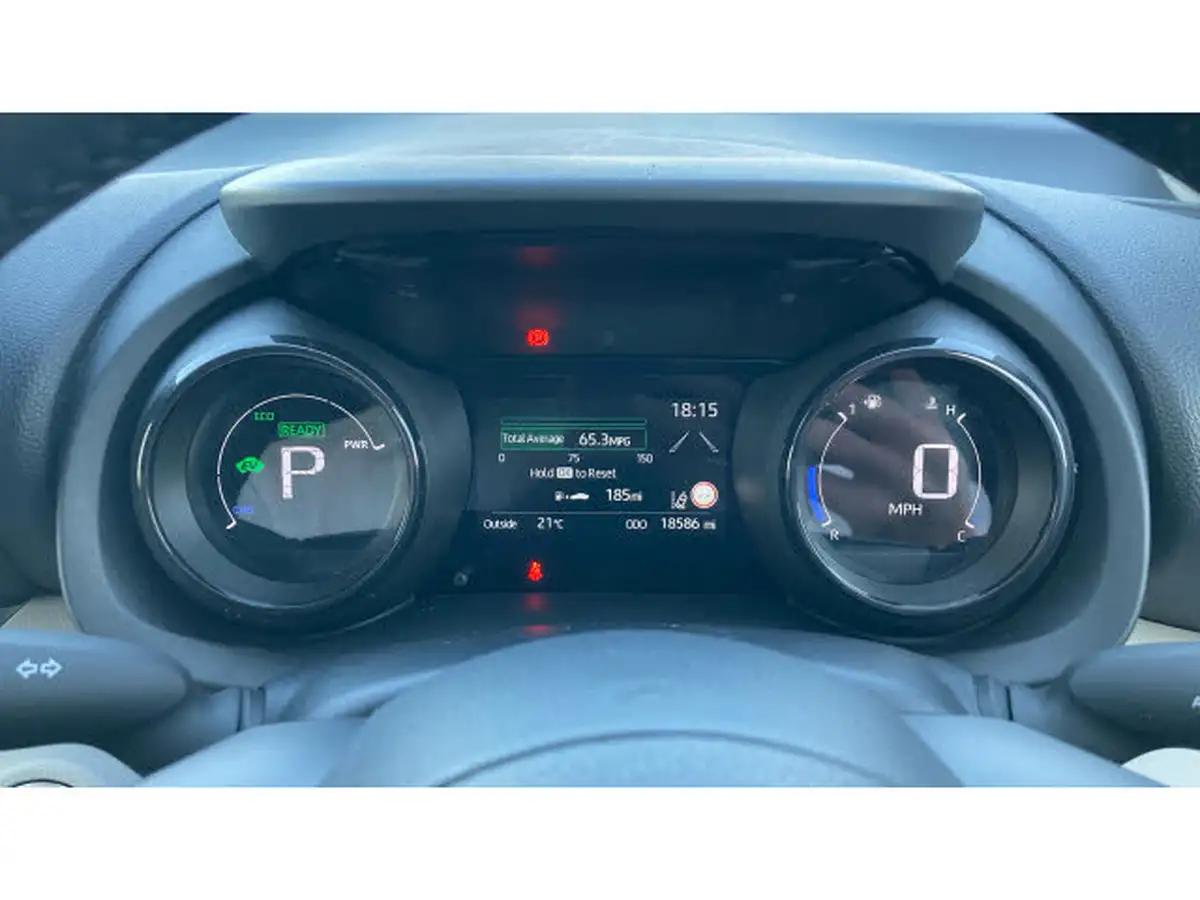 2021-toyota-yaris-15-vvt-i-excel-big-8