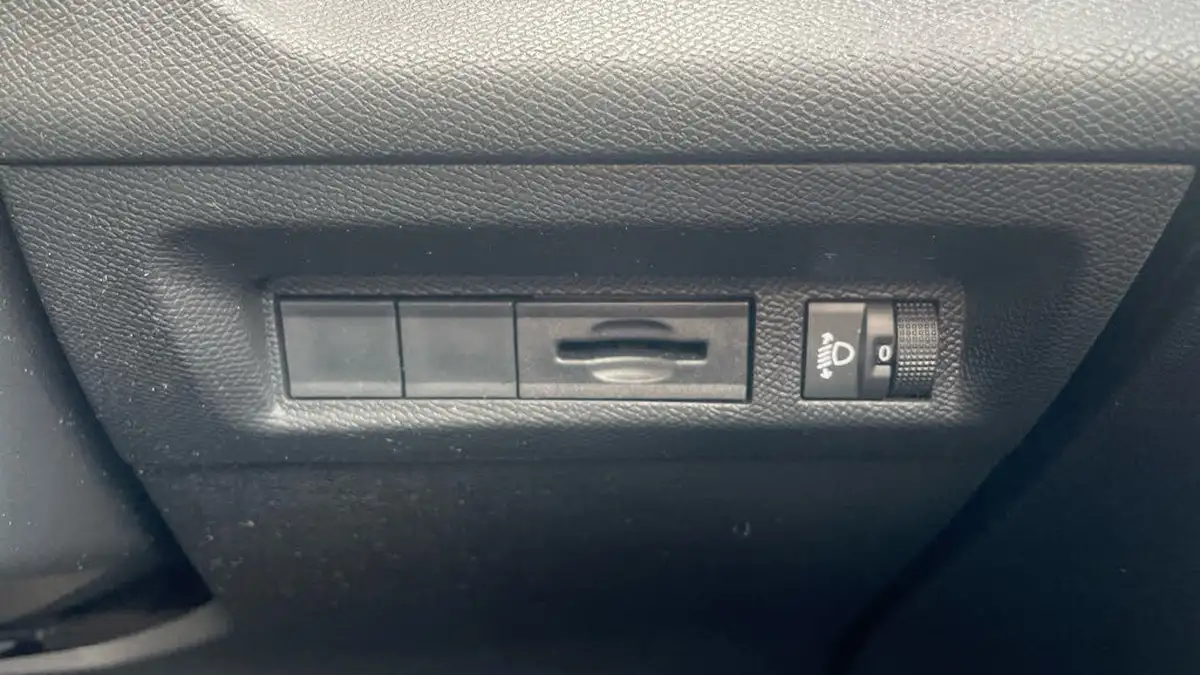 2023-peugeot-308-12-puretech-allure-130ps-ss-eat8-big-31