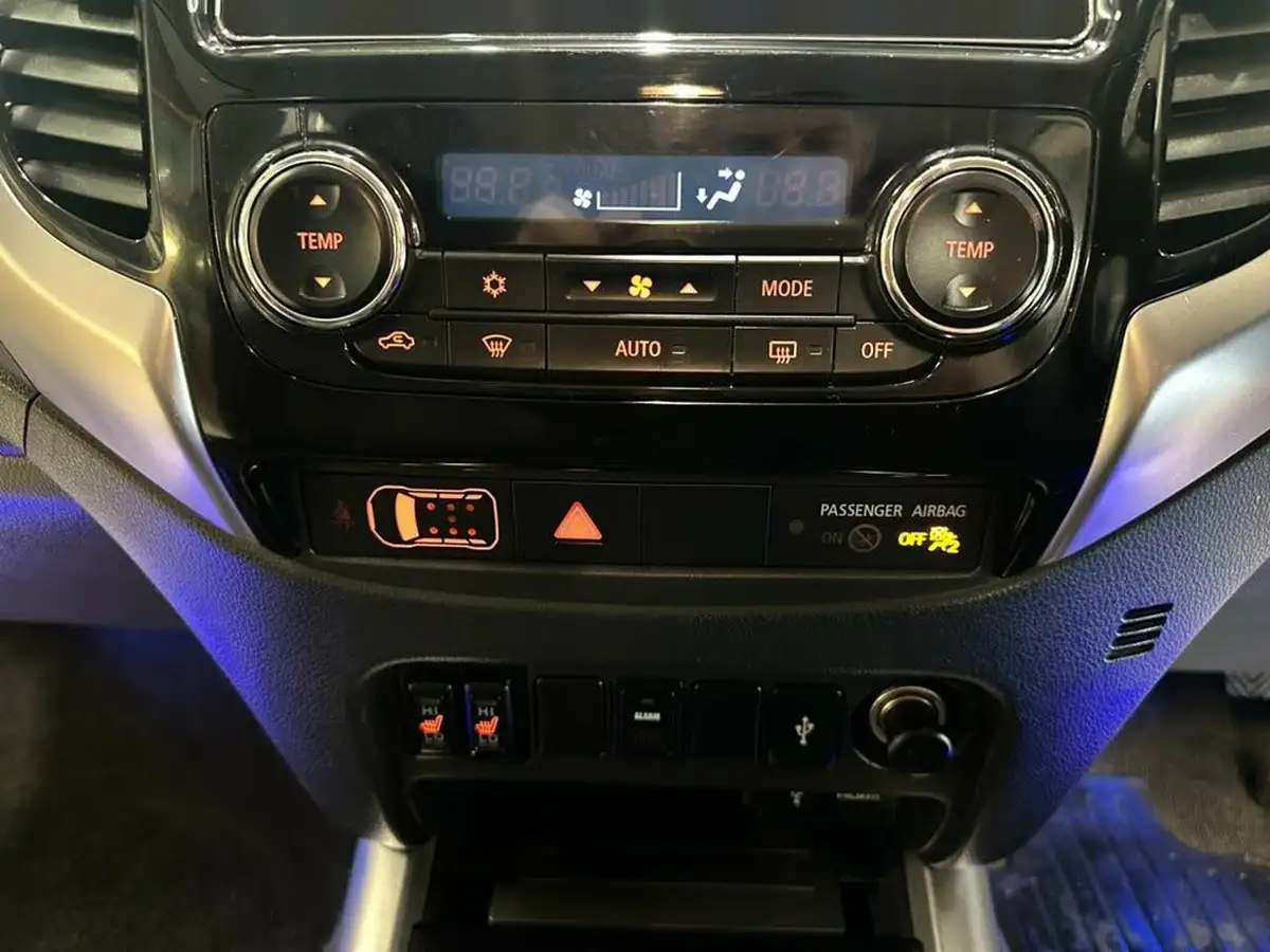 2019-mitsubishi-l200-24di-d-barbarian-eu6-big-24