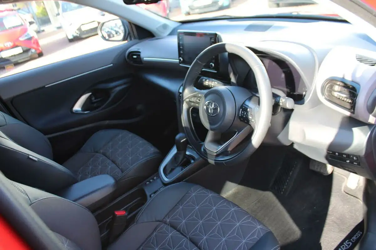 2023-toyota-yaris-cross-15-vvt-i-excel-awd-i-big-10