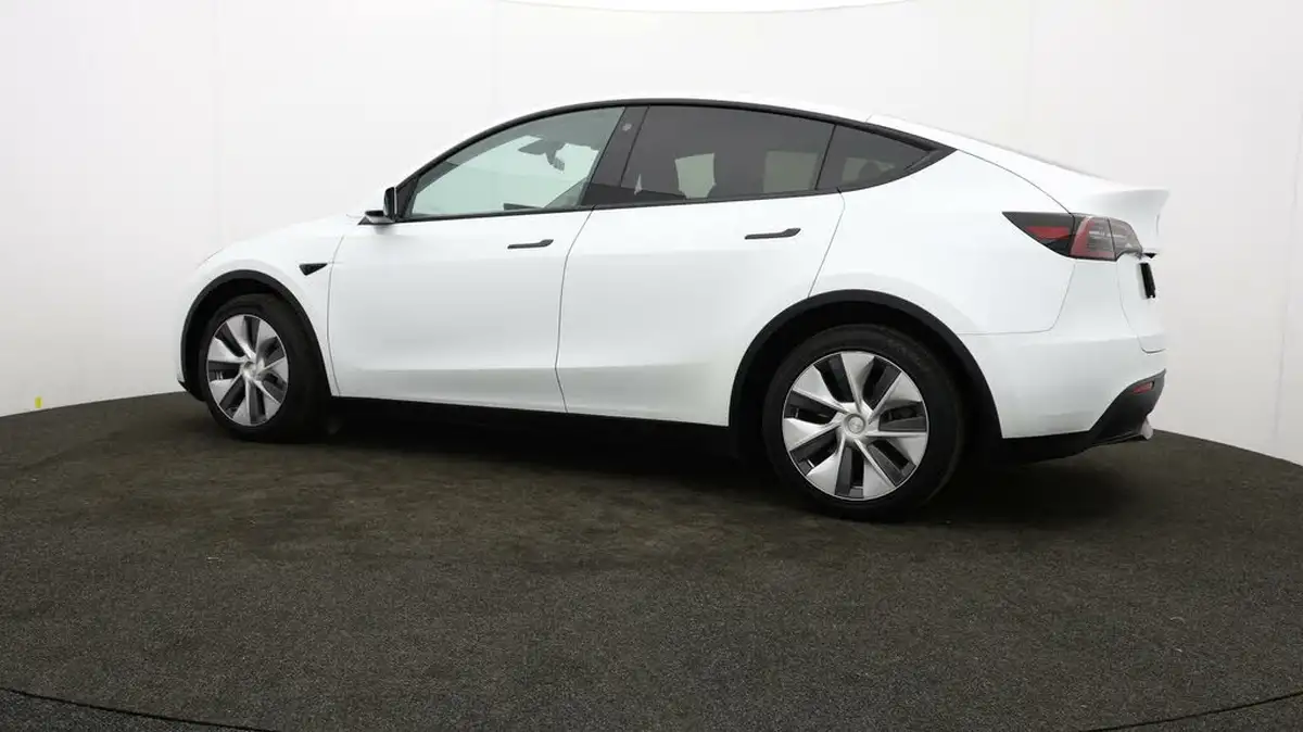 2023-tesla-model-y-e-rwd-big-66
