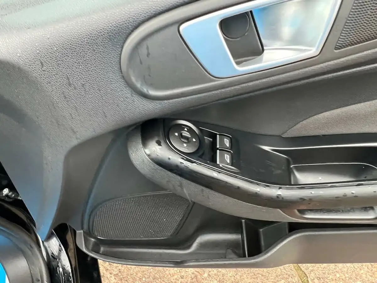 2016-ford-fiesta-125-zetec-3d-big-29