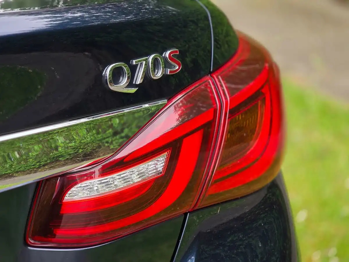 2016-infiniti-q70-37-sport-tech-big-42