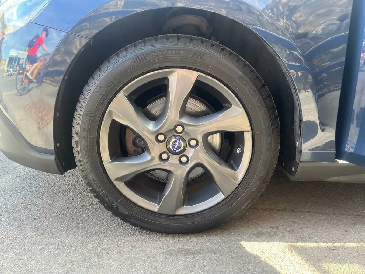 2014-volvo-v40-16td-d2-cross-country-lux-big-13