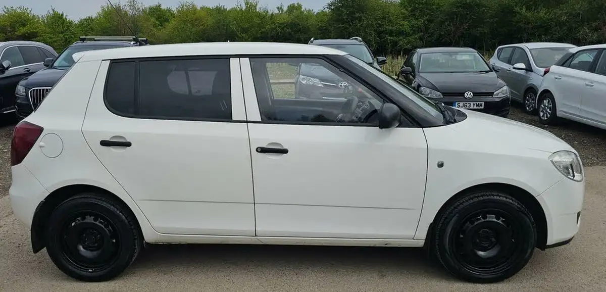 2009-skoda-fabia-12-1-6v-60bhp-hatchback-big-2