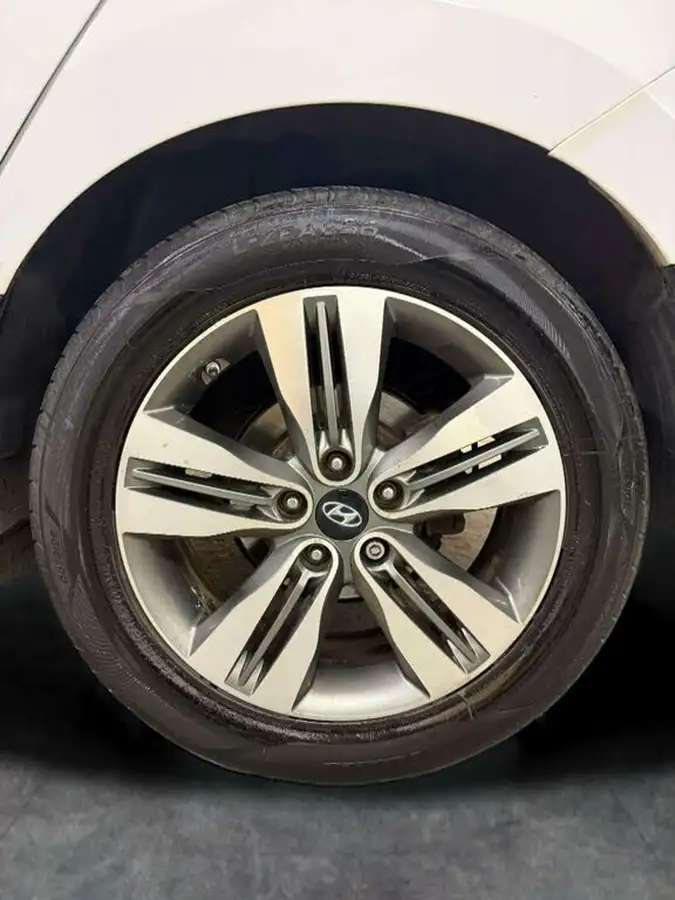 2015-hyundai-ix35-20td-premium-panorama-auto-big-18