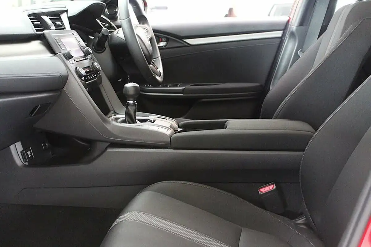 2020-honda-civic-10-vtec-turbo-se-hatchback-5d-big-21