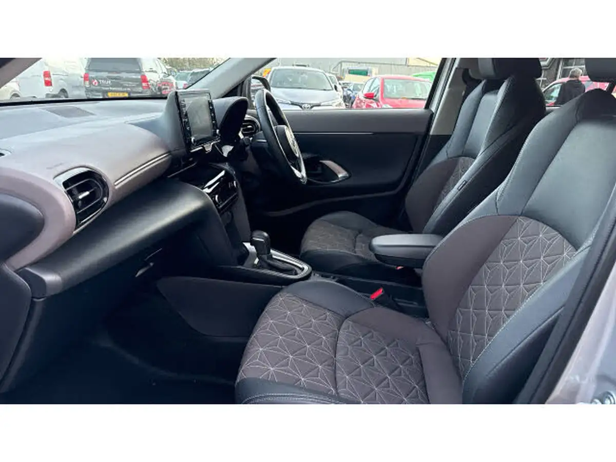 2023-toyota-yaris-cross-15-vvt-i-excel-awd-i-big-9