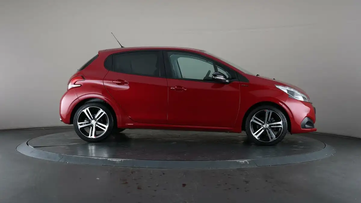 2019-peugeot-208-12-puretech-gt-line-110bhp-big-52