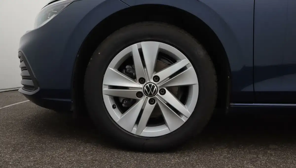 2022-volkswagen-golf-15-tsi-life-130ps-hatchback-big-18