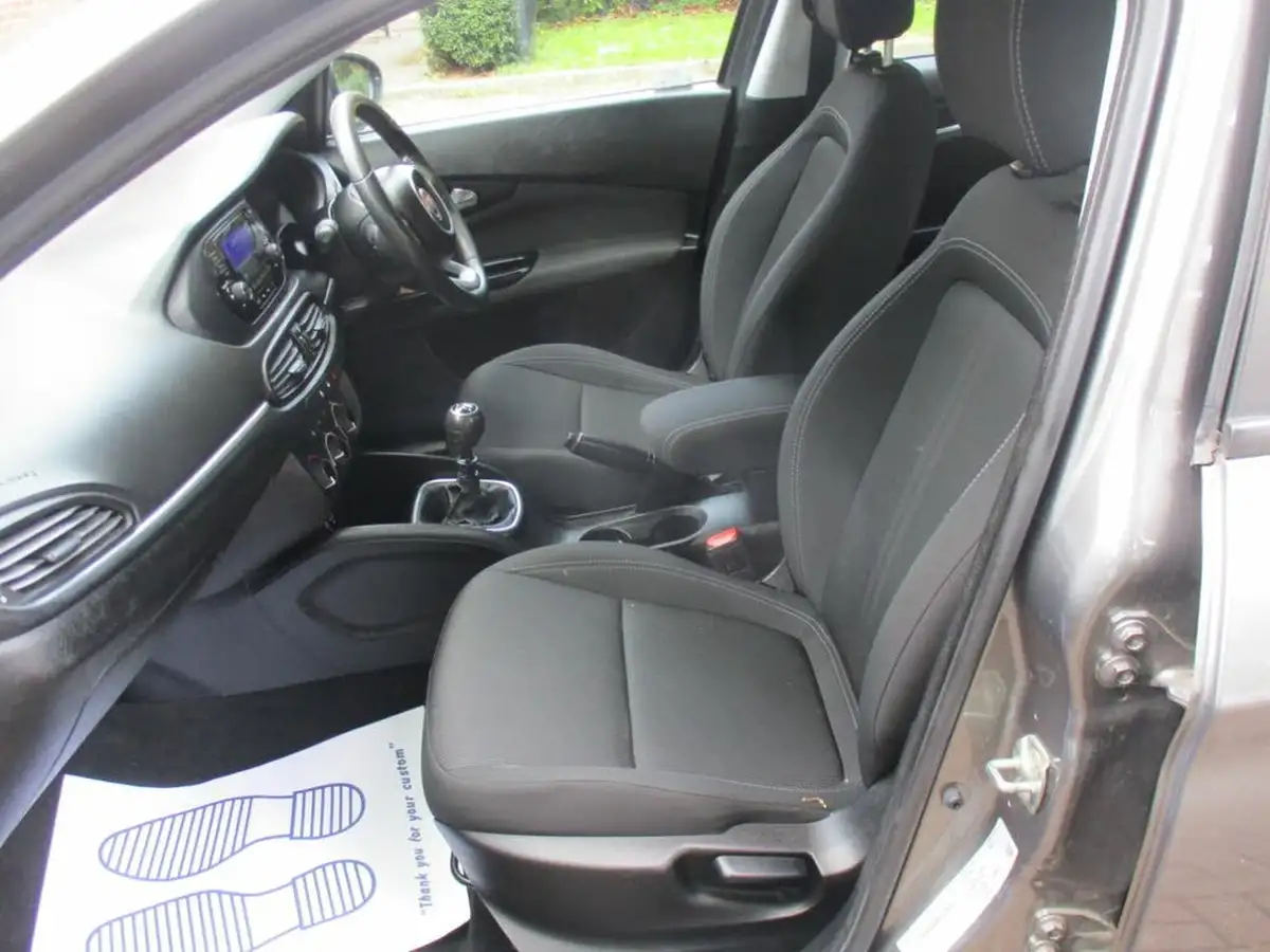 2017-fiat-tipo-14-easy-hatchback-big-26
