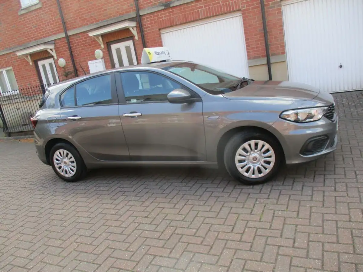 2017-fiat-tipo-14-easy-hatchback-big-4