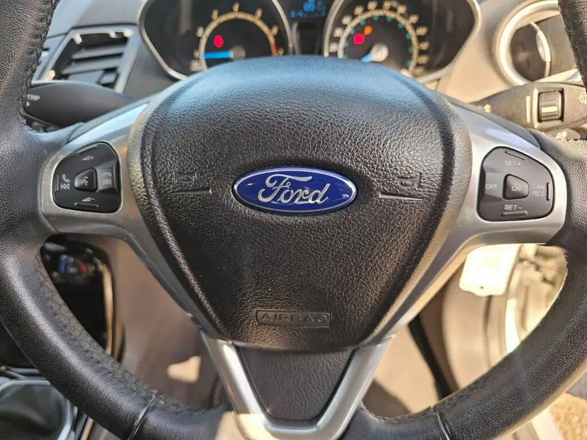 2013-ford-fiesta-10-titanium-100ps-ecoboost-ss-5d-big-13