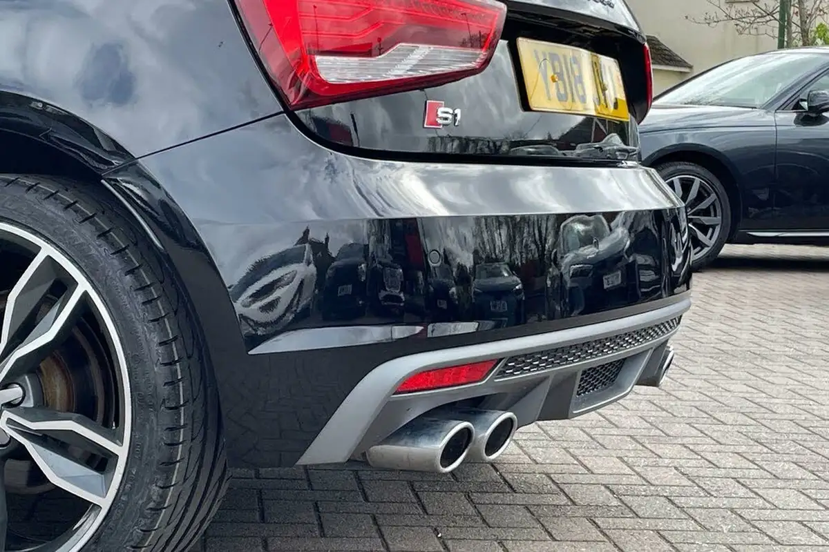 2017-audi-a1-20-tfsi-s1-competition-sportback-5d-big-26