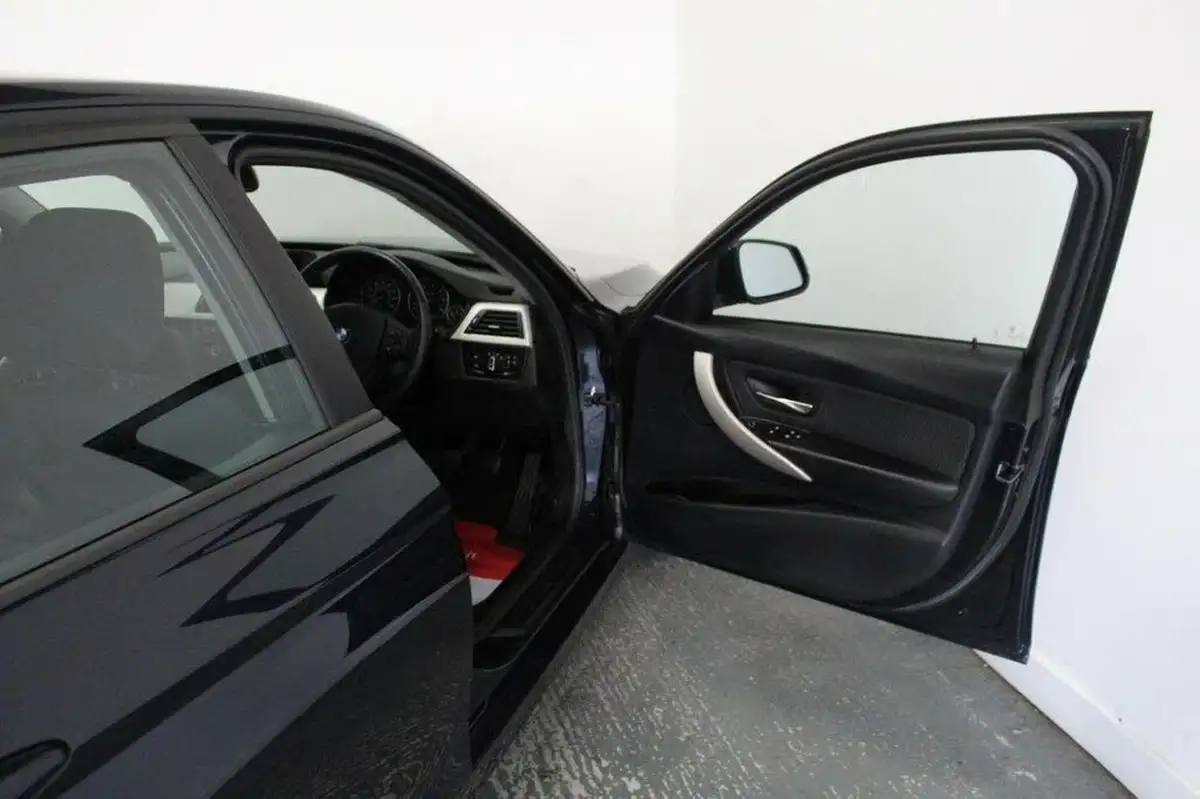 2014-bmw-3-series-20td-318d-se-saloon-4d-big-16