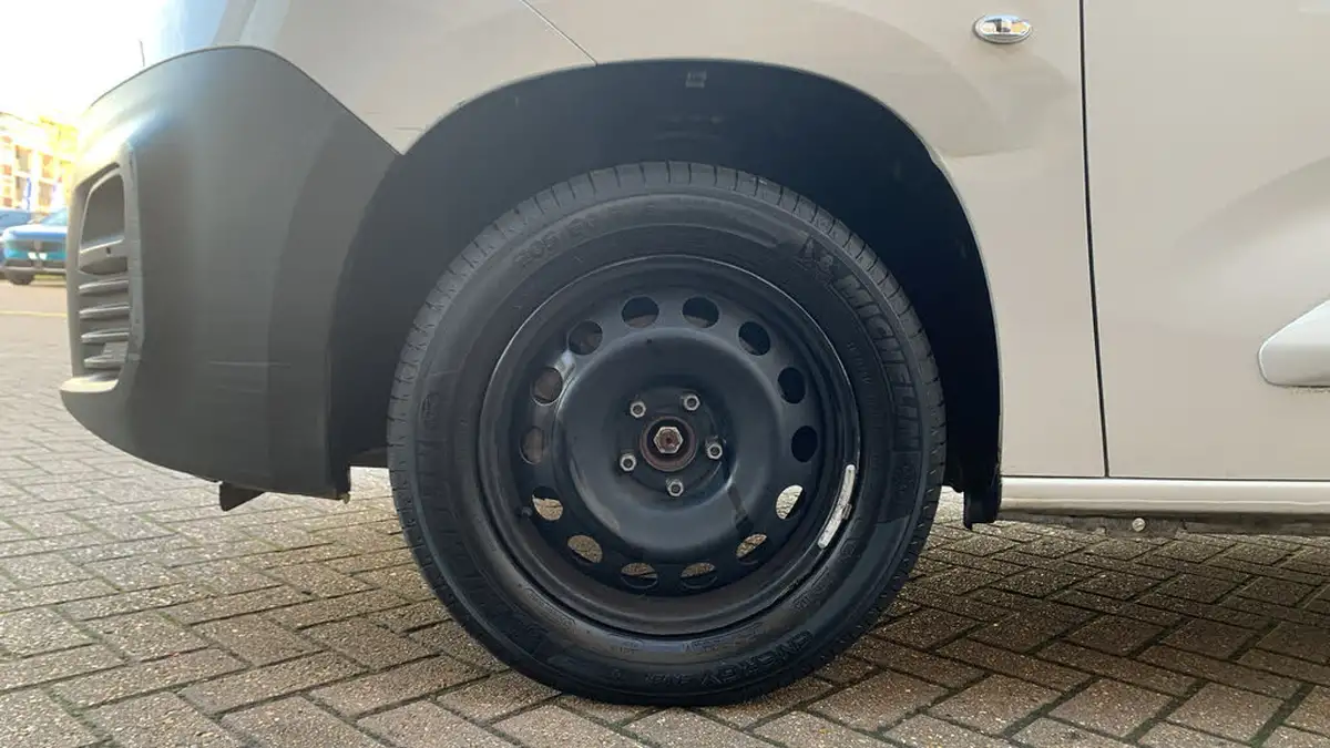 2024-citroen-berlingo-15-bluehdi-1000-driver-edition-130pseu6d-eat8-big-13