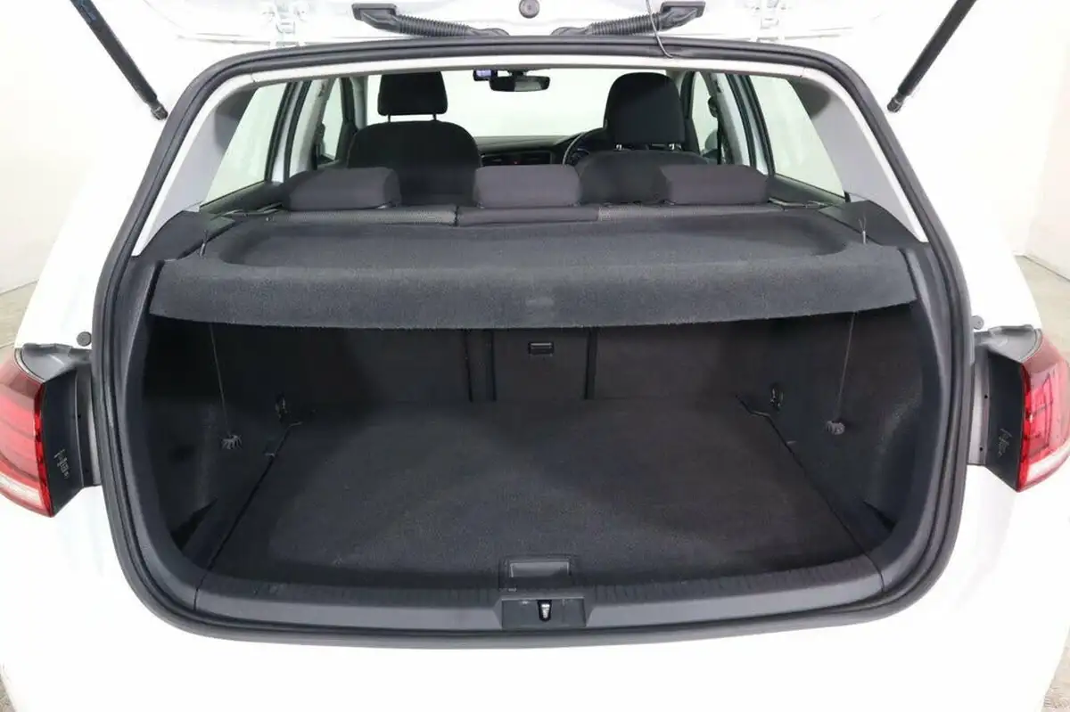 2018-volkswagen-golf-15-tsi-se-nav-130ps-hatchback-5d-dsg-big-49