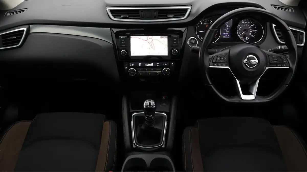 2019-nissan-qashqai-13-dig-t-n-motion-140ps-big-13