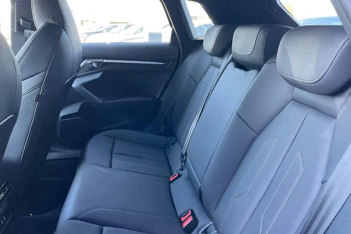 2025-audi-a3-15-40-tfsi-e-black-edition-big-29