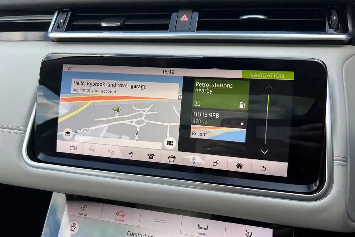2017-land-rover-range-rover-velar-30-p380-hse-big-18