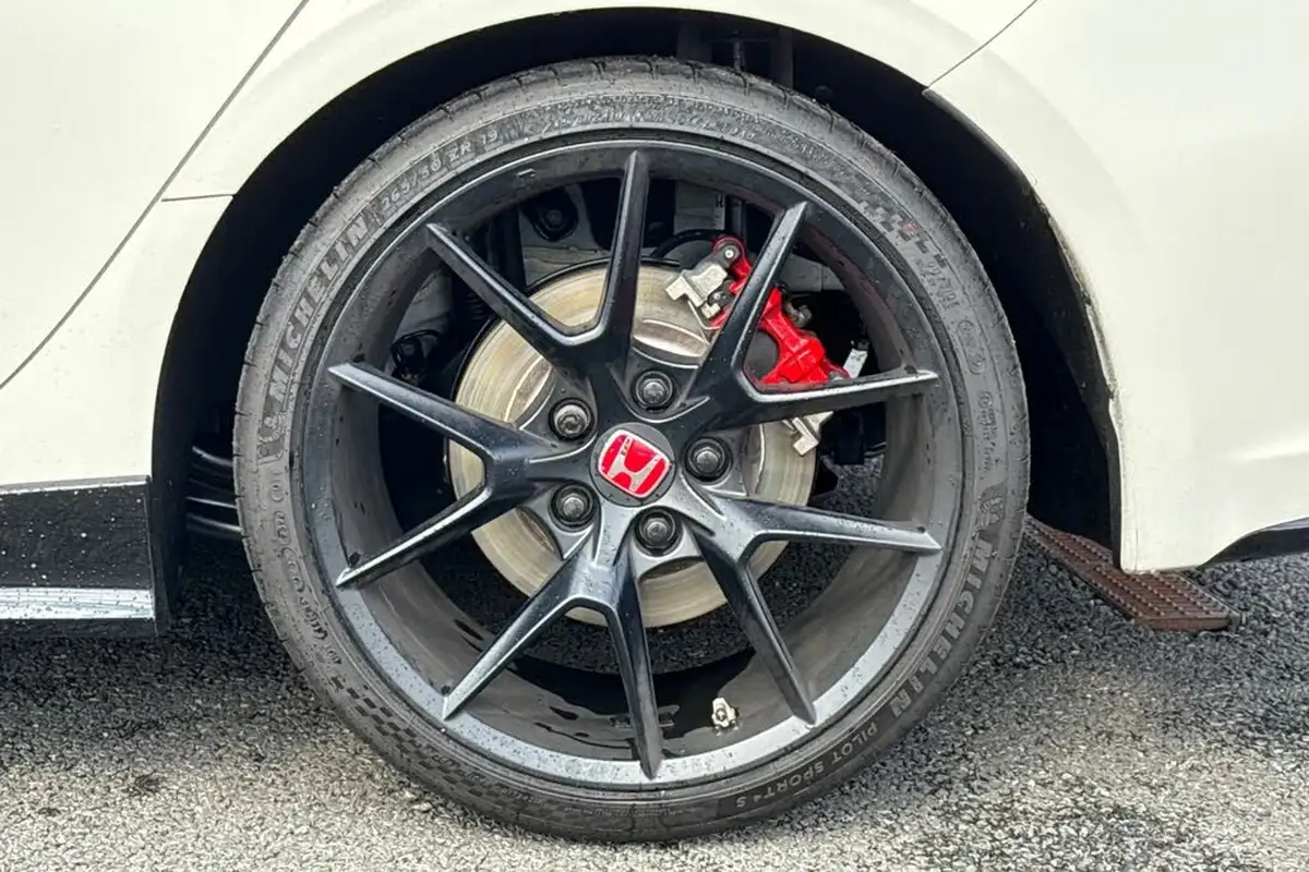 2023-honda-civic-20-i-vtec-type-r-big-13