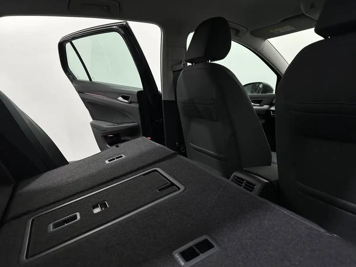 2022-volkswagen-golf-15-tsi-life-150ps-hatchback-big-45