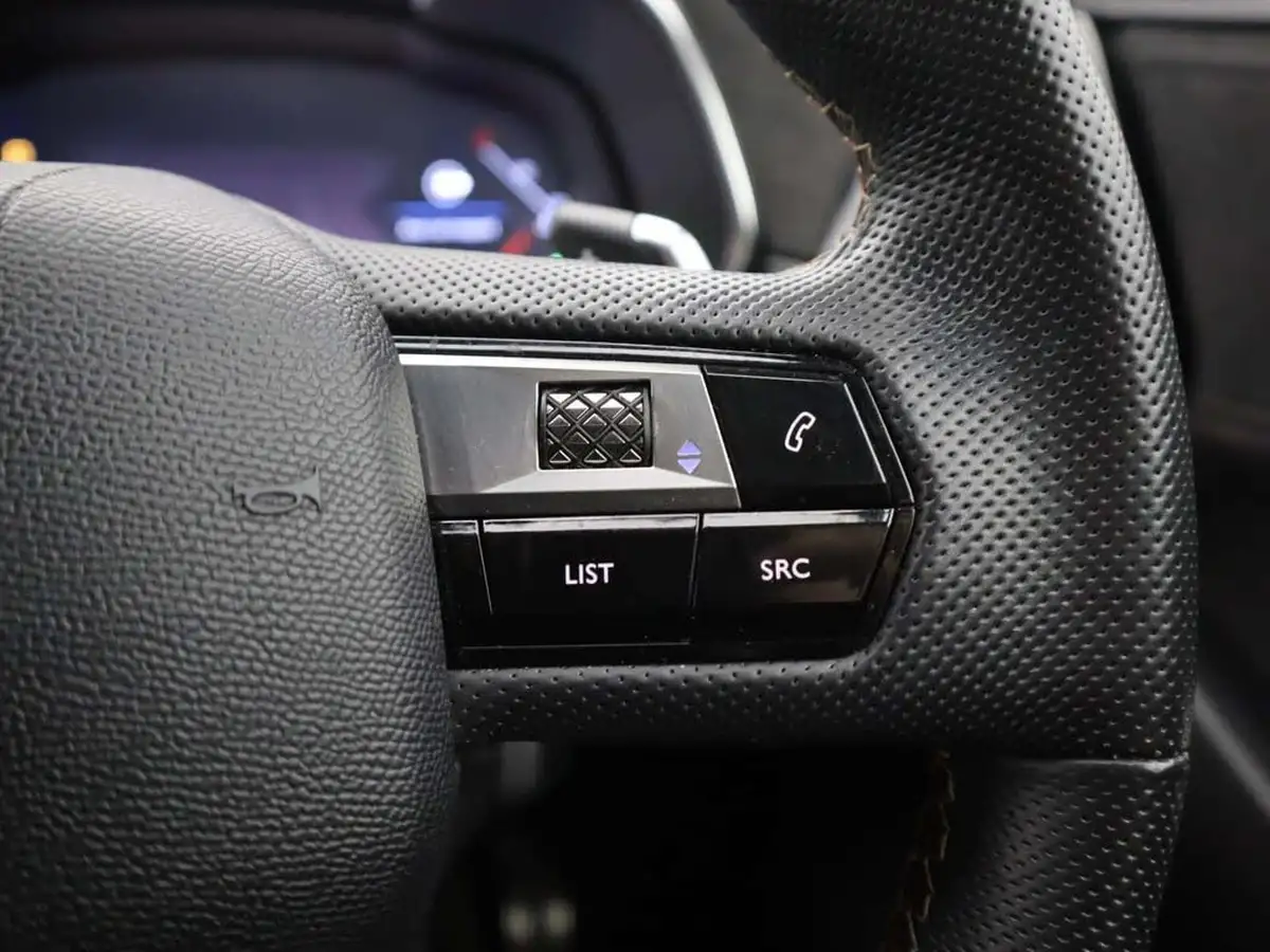 2020-ds-ds-7-crossback-16-puretech-performance-line-180ps-big-39