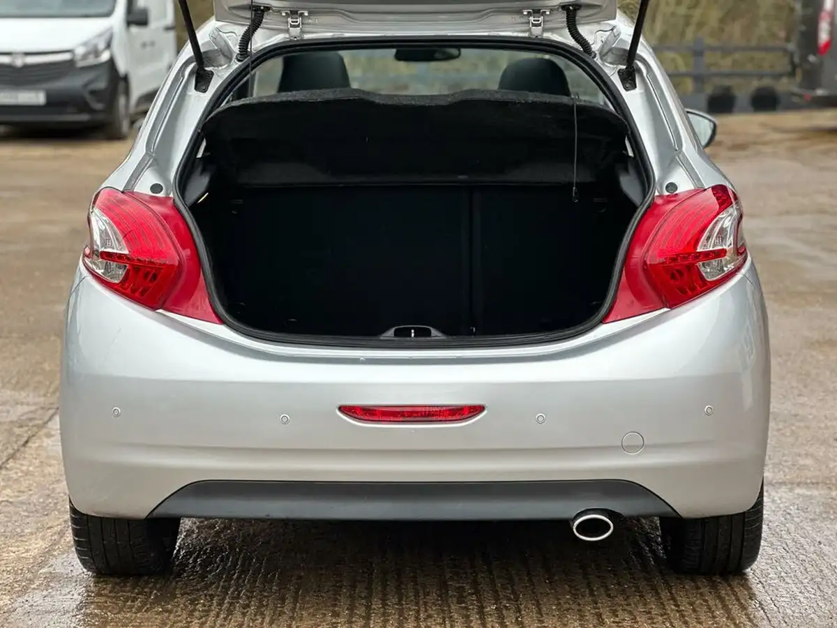 2012-peugeot-208-16-feline-vti-120bhp-5d-big-14