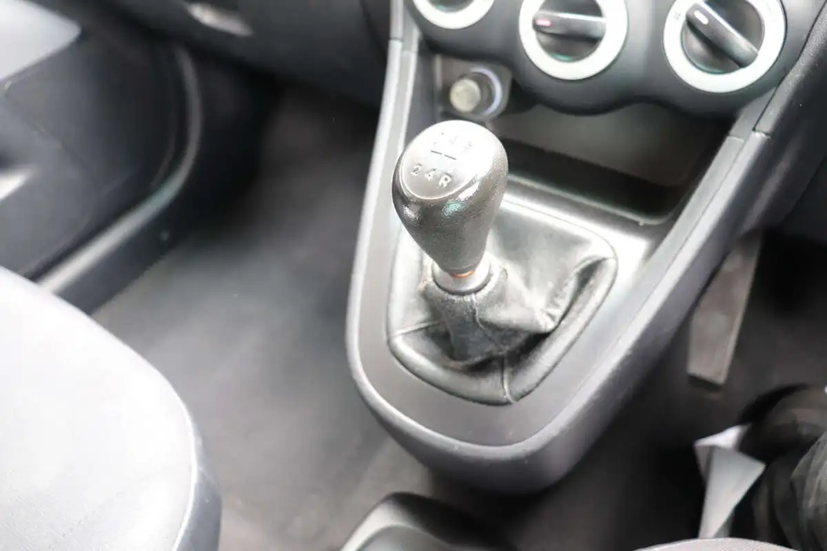 2009-hyundai-i10-12-classic-big-30