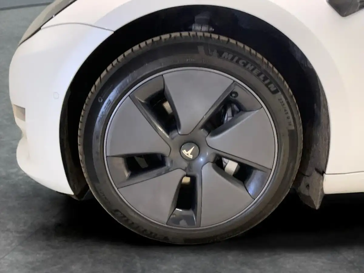 2021-tesla-model-3-e-long-range-4x4-big-33