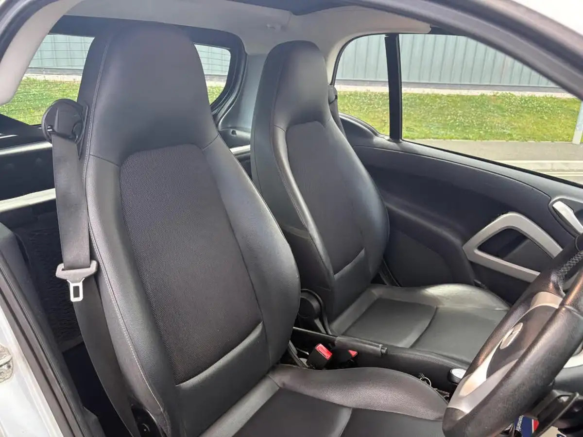 2014-smart-fortwo-10-grandstyle-mhd-71bhp-coupe-big-12