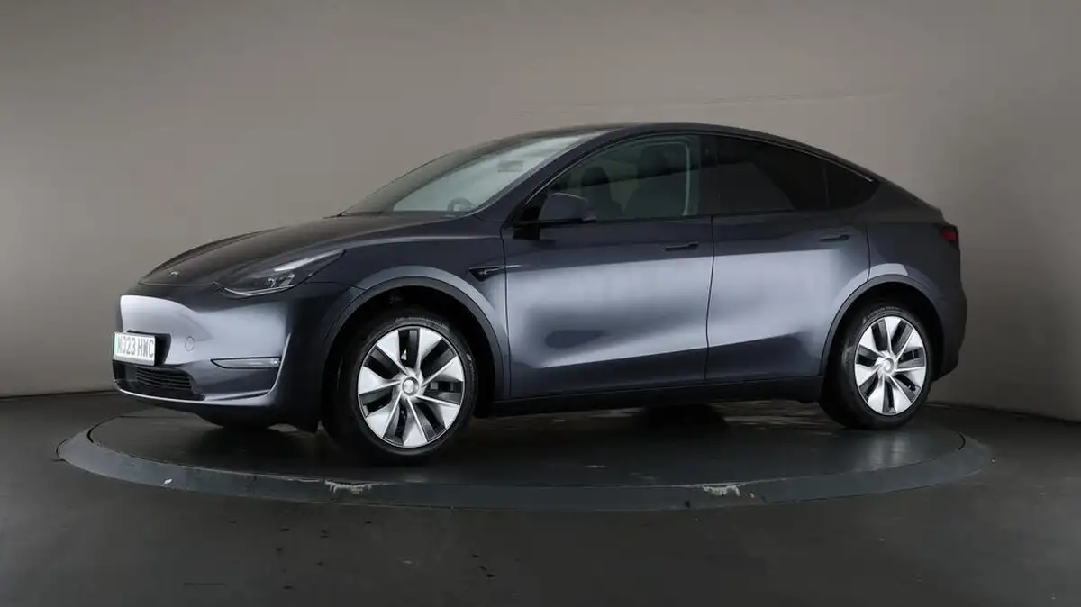 2023-tesla-model-y-e-long-range-big-42