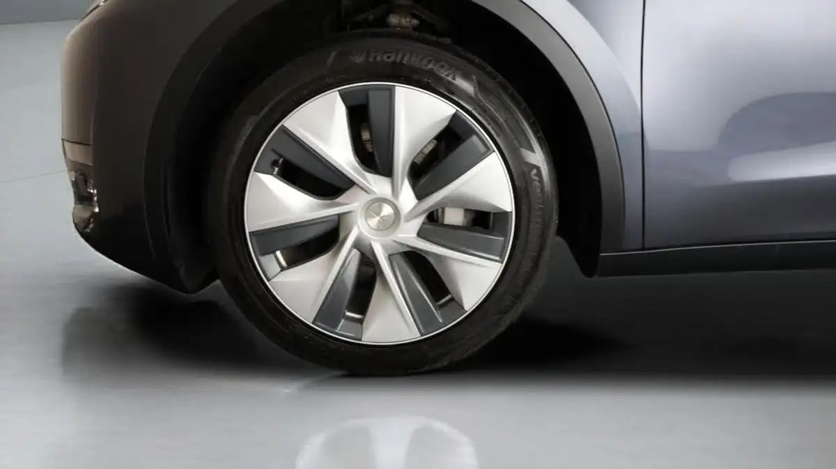 2023-tesla-model-y-e-long-range-big-18