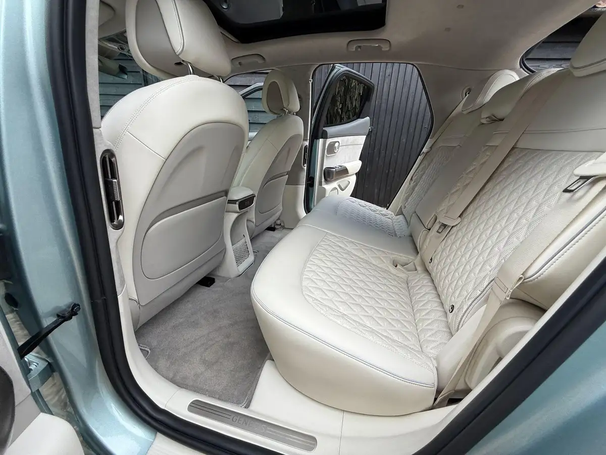2022-genesis-gv60-e-sport-plus-big-13