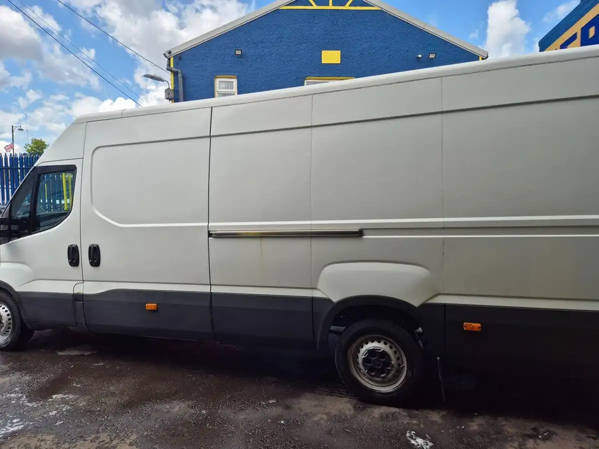 2019-iveco-daily-s-class-23td-35s14v-3520lmm-h3-big-2