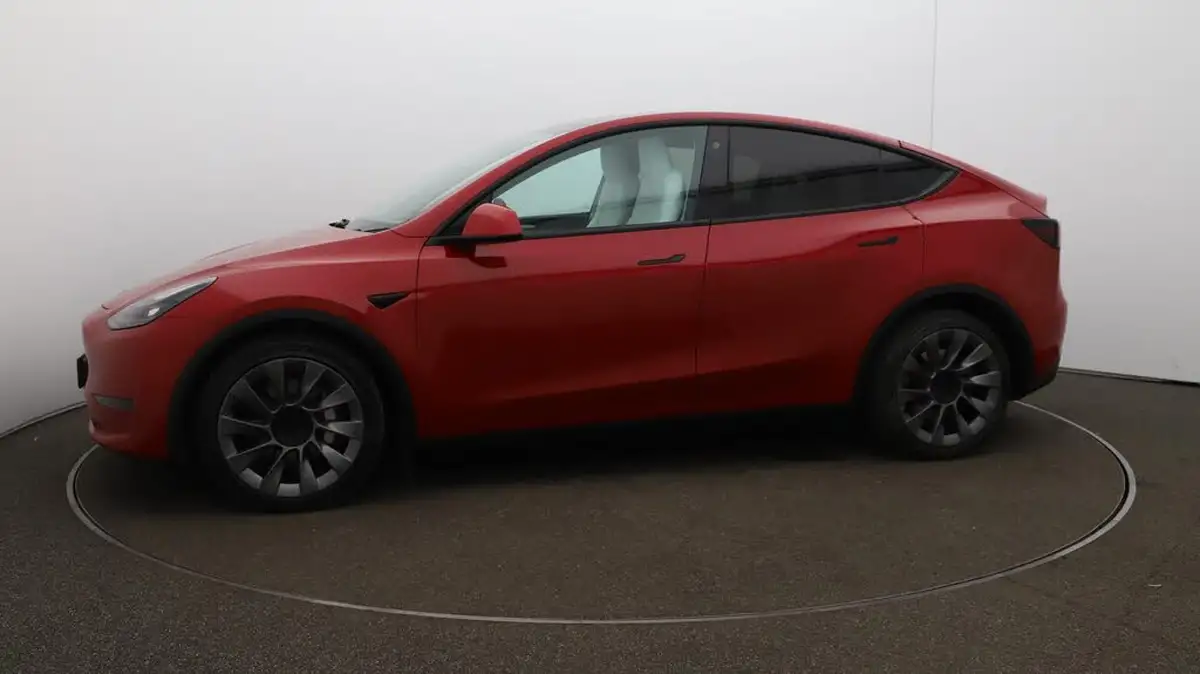 2022-tesla-model-y-e-long-range-big-65