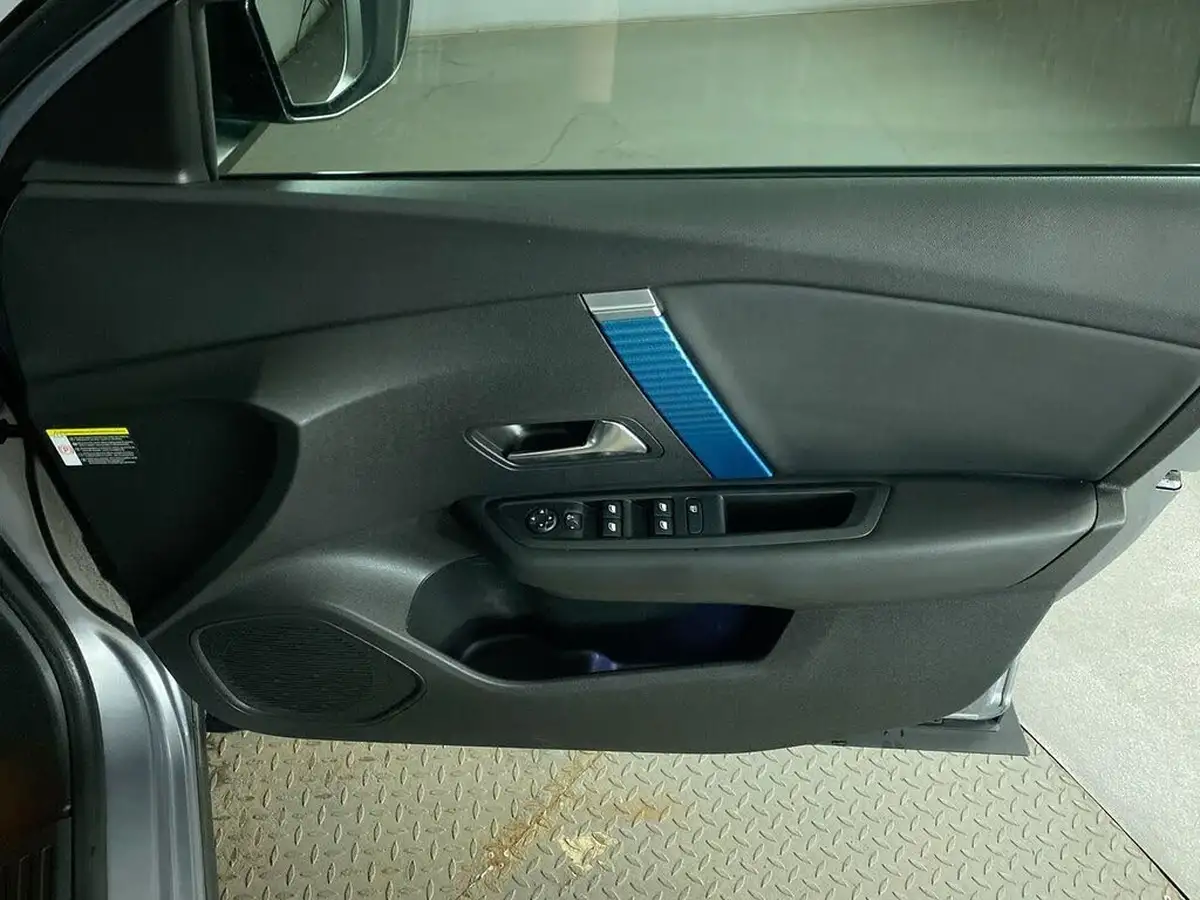 2022-citroen-c4-e-sense-big-34