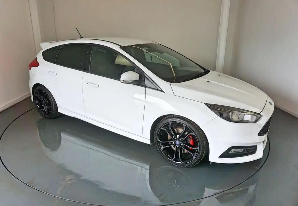 2018-ford-focus-20t-st2-hatchback-big-13