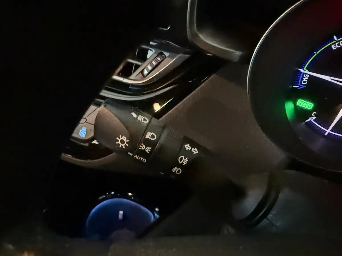 2022-toyota-c-hr-18-vvt-i-design-big-27