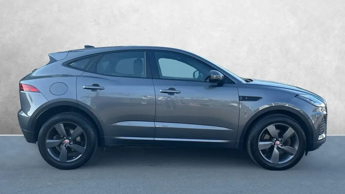 2019-jaguar-e-pace-20-i4d-chequered-flag-180ps-big-4