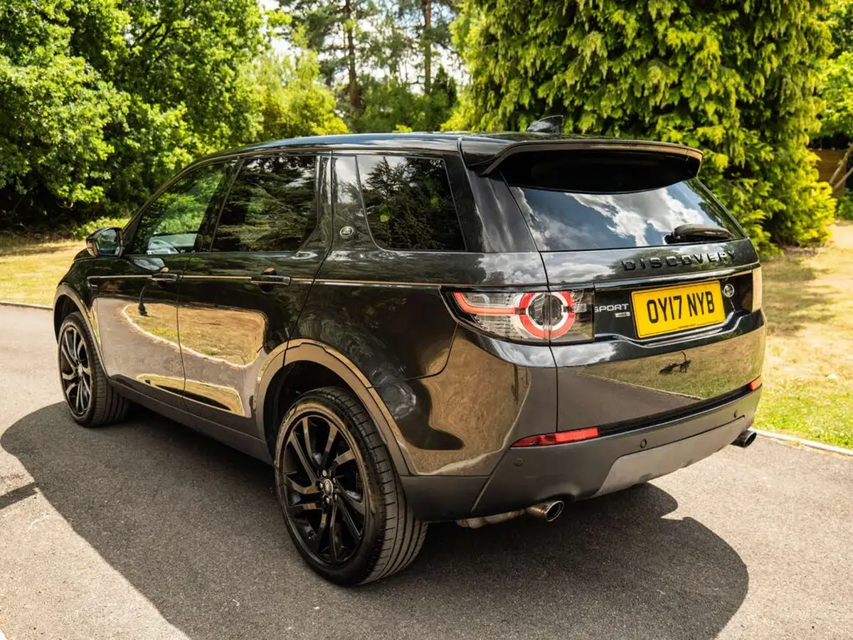 2017-land-rover-discovery-sport-20td4-hse-black-180ps-station-wagon-big-4